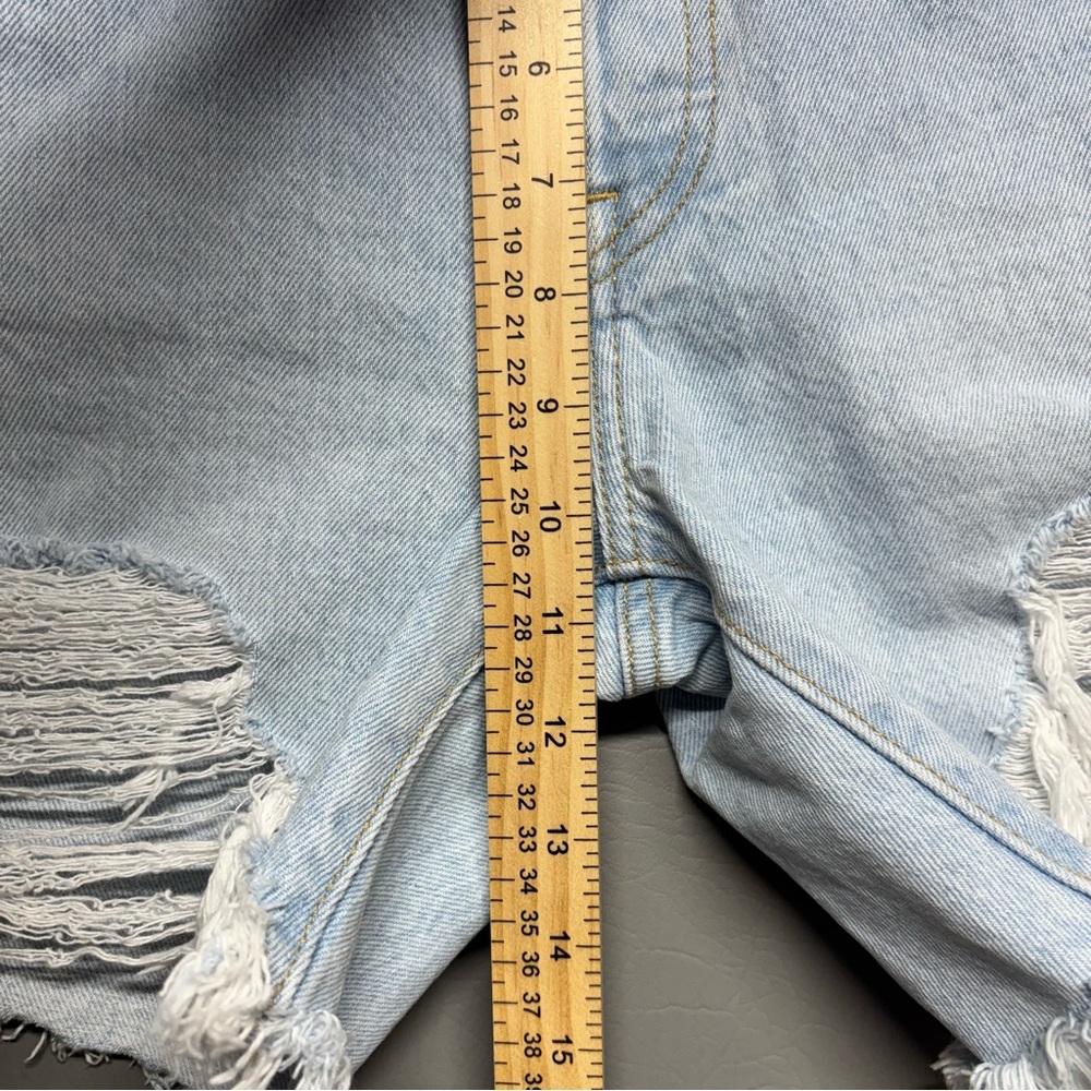 ✨ Levi’s 501 High-Rise Cut-Off Denim Shorts – Size 26 - Picture 11 of 12
